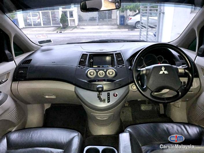 Mitsubishi Grandis 2.4-LITER HIGH FULL SPEC FAMILY MPV Automatic 2009 in Malaysia