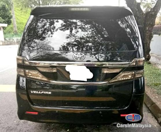 Toyota Vellfire 2.4-Liter Luxury Family MPV 7 Seater Automatic 2014 - image 2