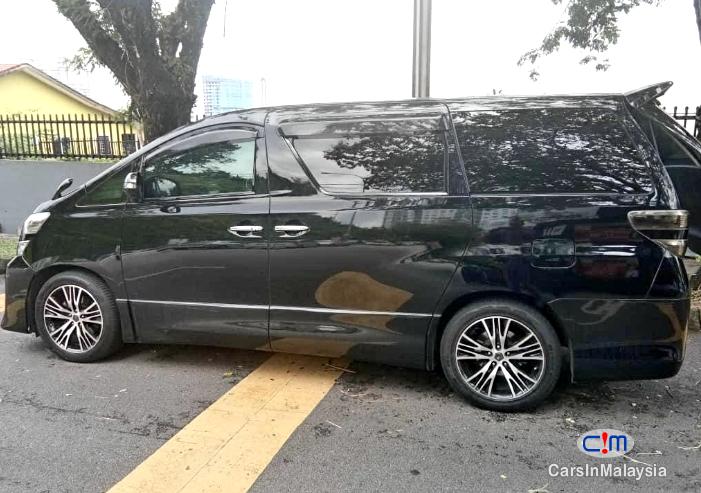 Toyota Vellfire 2.4-Liter Luxury Family MPV 7 Seater Automatic 2014 - image 3