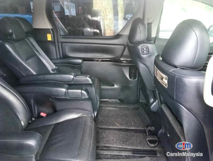 Toyota Vellfire 2.4-Liter Luxury Family MPV 7 Seater Automatic 2014 - image 8