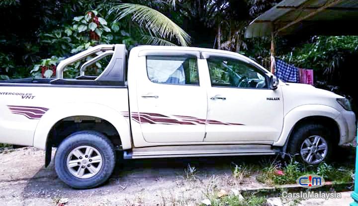 Toyota Hilux 2.5 4X4 TURBO DIESEL AUTO Automatic 2013 - image 4