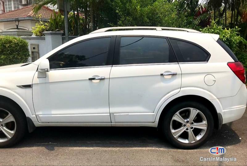 Chevrolet Captiva 2.0-LITER LUXURY FAMILY SUV Automatic 2013 - image 10