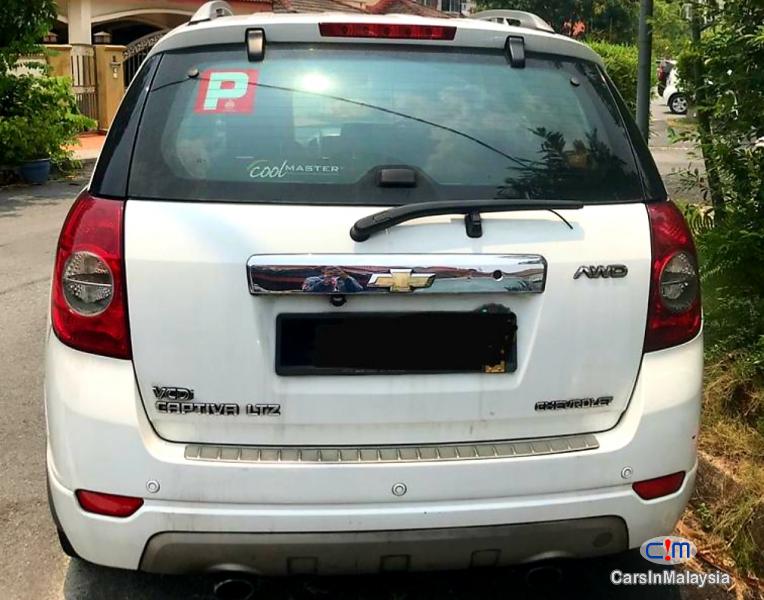 Chevrolet Captiva 2.0-LITER LUXURY FAMILY SUV Automatic 2013 - image 2