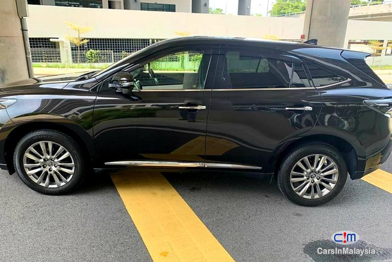Toyota Harrier 2.0-LITER LUXURY SUV Automatic 2015 in Kuala Lumpur
