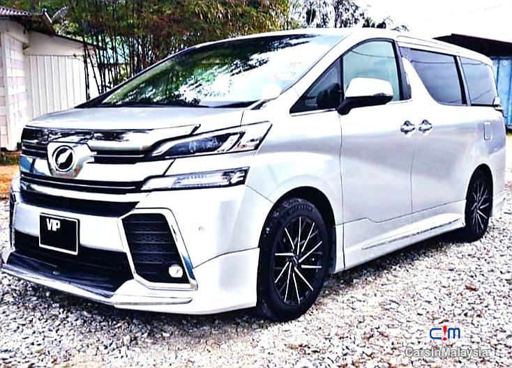 Toyota Vellfire 2.5-LITER LUXURY FAMILY SUV Automatic 2015 - image 2