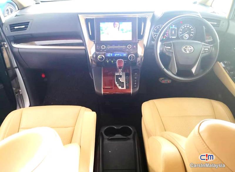 Toyota Vellfire 2.5-LITER LUXURY FAMILY SUV Automatic 2015 in Malaysia - image
