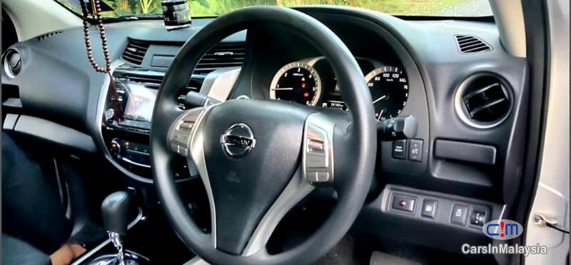 Nissan Navara 2.5-LITER 4X4 DOUBLE CAB DIESEL TURBO Automatic 2016 - image 8