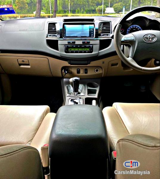 Toyota Fortuner 2.7 4WD 7 SEATER LUXURY FAMILY SUV Automatic 2012 - image 12