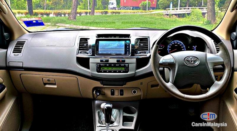 Toyota Fortuner 2.7 4WD 7 SEATER LUXURY FAMILY SUV Automatic 2012 - image 15