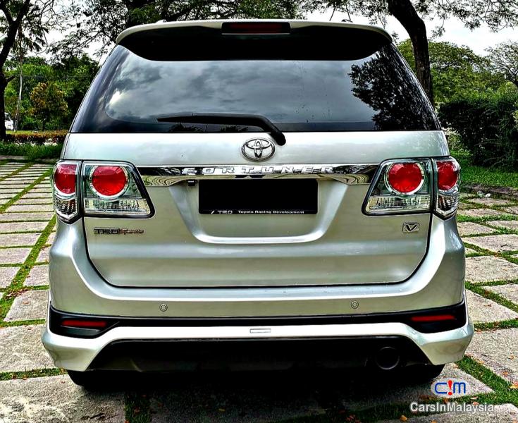 Toyota Fortuner 2.7 4WD 7 SEATER LUXURY FAMILY SUV Automatic 2012 - image 2