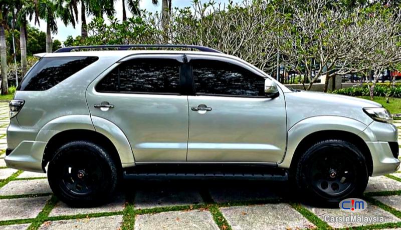 Toyota Fortuner 2.7 4WD 7 SEATER LUXURY FAMILY SUV Automatic 2012 - image 3