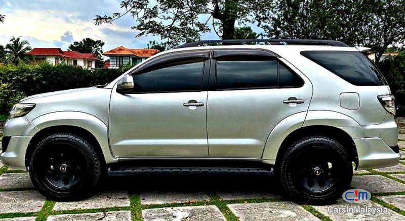 Toyota Fortuner 2.7 4WD 7 SEATER LUXURY FAMILY SUV Automatic 2012 - image 4