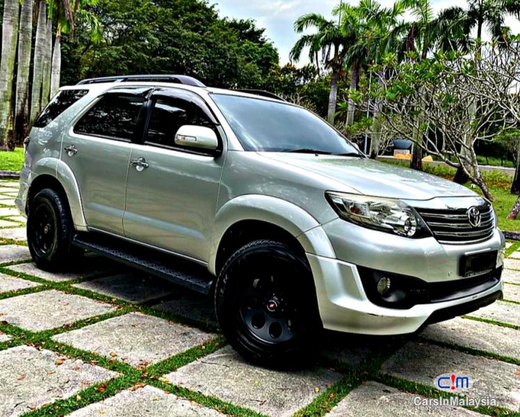Toyota Fortuner 2.7 4WD 7 SEATER LUXURY FAMILY SUV Automatic 2012 - image 5