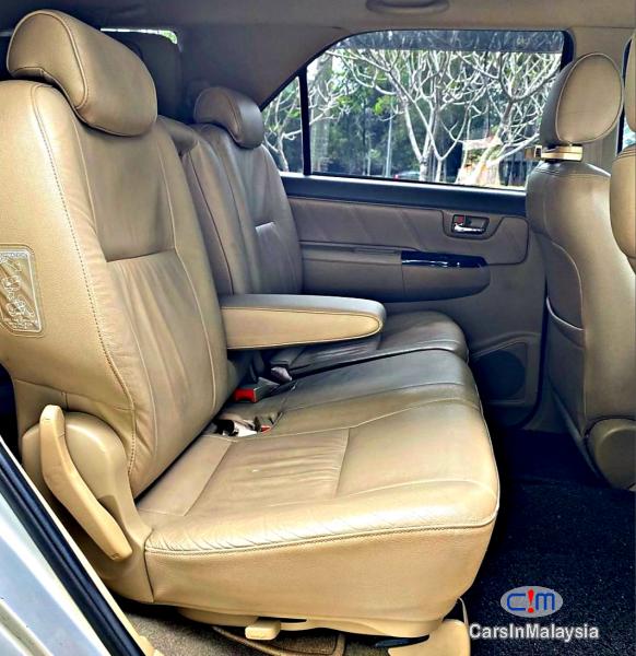 Toyota Fortuner 2.7 4WD 7 SEATER LUXURY FAMILY SUV Automatic 2012 - image 7