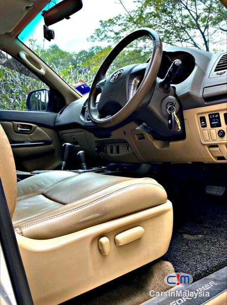 Toyota Fortuner 2.7 4WD 7 SEATER LUXURY FAMILY SUV Automatic 2012 - image 8