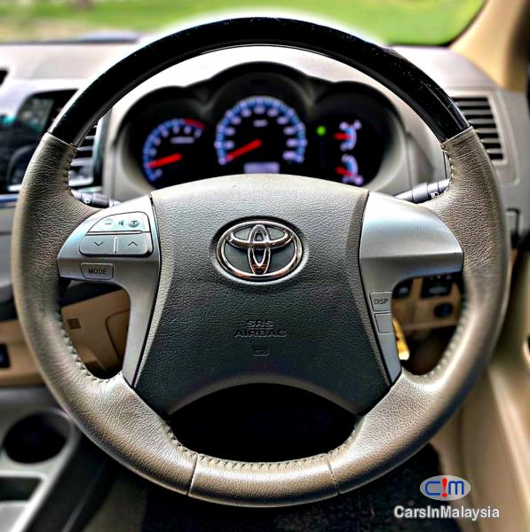 Toyota Fortuner 2.7 4WD 7 SEATER LUXURY FAMILY SUV Automatic 2012 - image 9