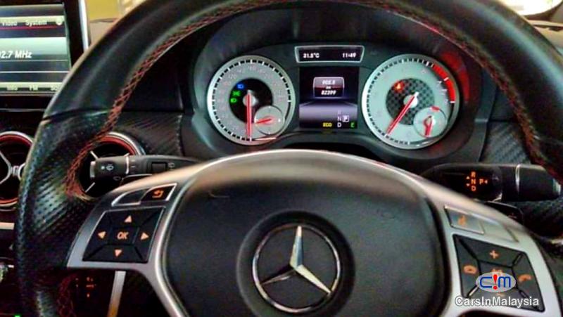 Mercedes Benz A180 1.6-LITER AMG TURBO SPORTY HATCHBACK Automatic 2015 in Perak - image