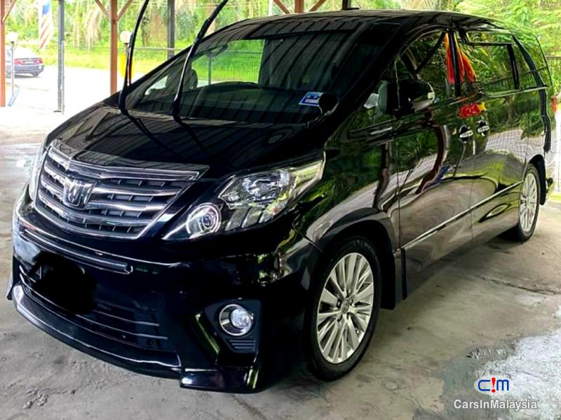 Toyota Alphard 3.5-LITER LUXURY PILOT SEATS FULLSPEC MPV Automatic 2016