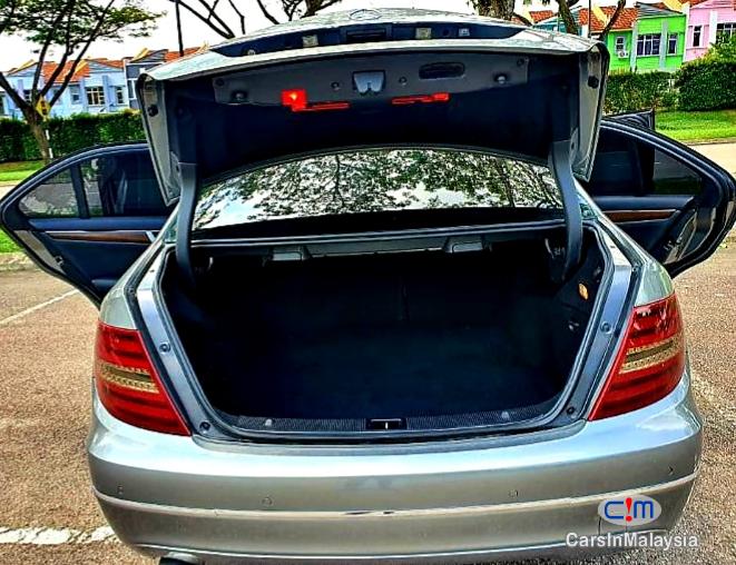 Mercedes Benz C250 CGI 1.8-LITER TURBO LUXURY SEDAN Automatic 2011 - image 9
