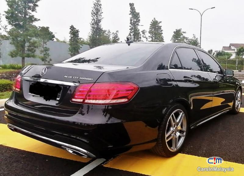 Mercedes Benz E300 2.1-LITER TURBO DIESEL LUXURY SEDAN Automatic 2014 - image 2