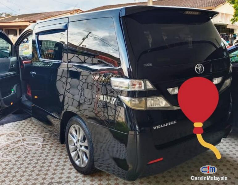 Toyota Vellfire 2.4-LITER LUXURY MPV 7 SEATER Automatic 2014 - image 12