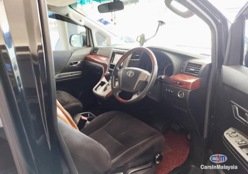 Toyota Vellfire 2.4-LITER LUXURY MPV 7 SEATER Automatic 2014 in Malaysia - image