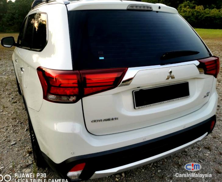 Picture of Mitsubishi Outlander 2.4-LITER LUXURY AWD CVT SUV 7 SEATER Automatic 2017 in Malaysia