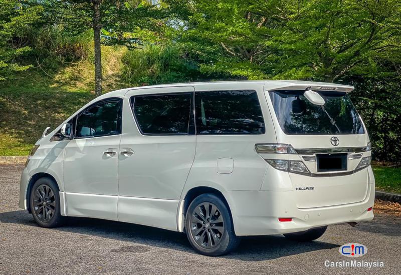 Toyota Vellfire 2.4-LITER LUXURY FAMILY MPV Automatic 2012