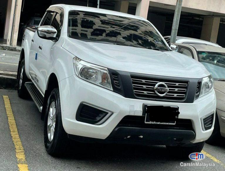 Nissan Navara 2.5-LITER DOUBLE CAB TURBO DIESEL Automatic 2020 - image 2
