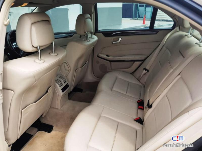 Mercedes Benz E200 1.8-LITER LUXURY SEDAN KERETA SAMBUNG BAYAR Automatic 2013 in Malaysia