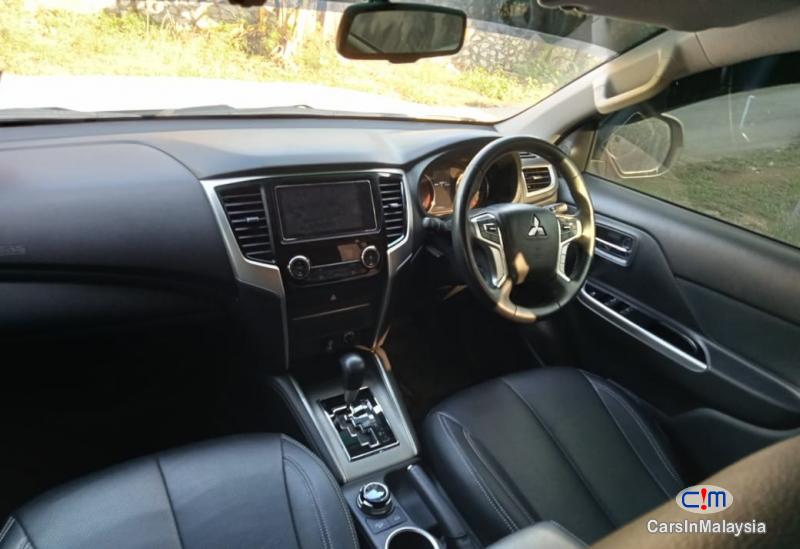Mitsubishi Triton 2.4-LITER 4X4 4WD DOUBLE CAB Automatic 2020 - image 10