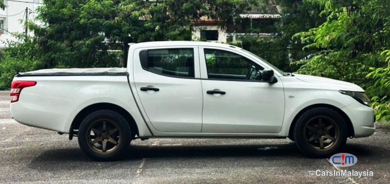 Mitsubishi Triton 2.5L 4X2 KERETA SAMBUNG BAYAR Manual 2017 - image 11