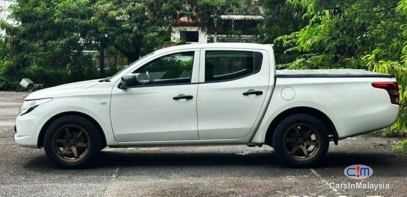 Mitsubishi Triton 2.5L 4X2 KERETA SAMBUNG BAYAR Manual 2017 - image 12