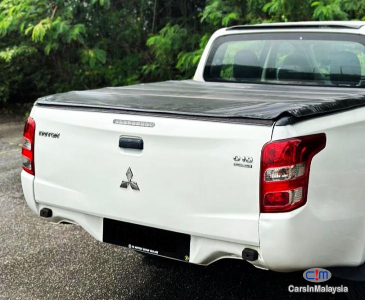 Mitsubishi Triton 2.5L 4X2 KERETA SAMBUNG BAYAR Manual 2017 - image 14