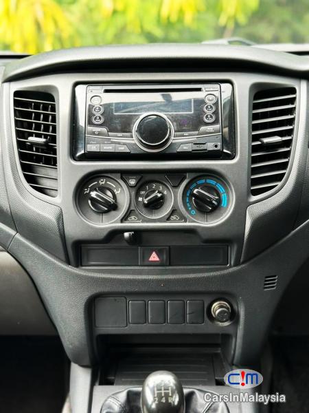 Mitsubishi Triton 2.5L 4X2 KERETA SAMBUNG BAYAR Manual 2017 - image 5