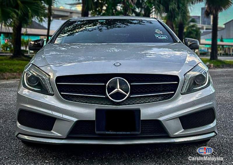 Mercedes Benz A180 1.6-LITER TURBO SPORTS HB Automatic 2019 - image 12