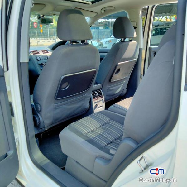 Volkswagen Touran Automatic 2012 - image 10