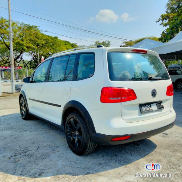 Volkswagen Touran Automatic 2012 - image 5