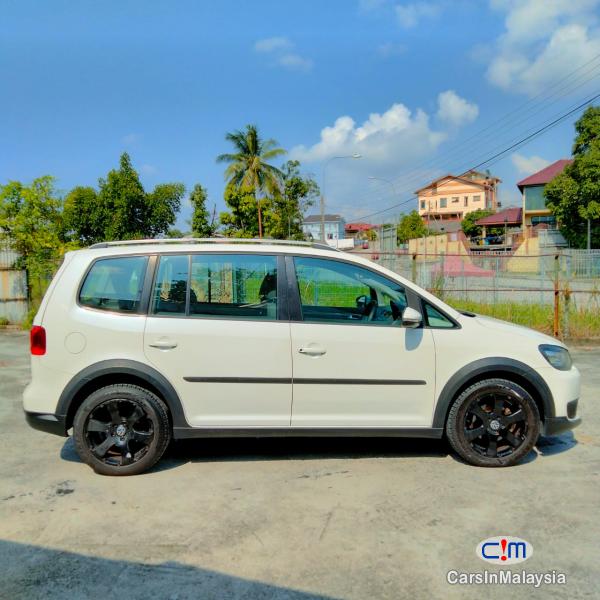 Volkswagen Touran Automatic 2012 - image 7