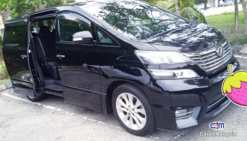 Toyota Vellfire 2.4-LITER LUXURY FAMILY MPV Automatic 2014