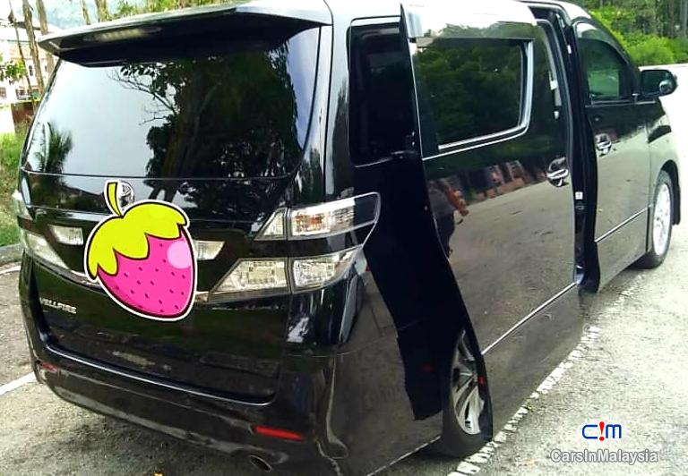 Toyota Vellfire 2.4-LITER LUXURY FAMILY MPV Automatic 2014 in Kuala Lumpur