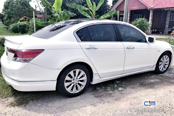 Honda Accord 2.0 I-vtec Automatic 2010 - image 5