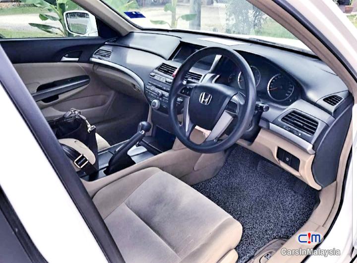 Honda Accord 2.0 I-vtec Automatic 2010 - image 8