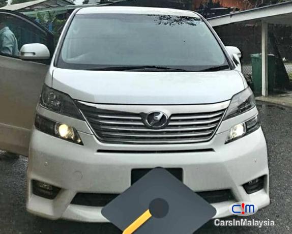 Toyota Vellfire 2.4-Liter Luxury Family MPV 7 Seater Automatic 2015 - image 3