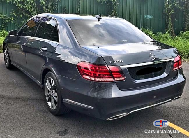 Mercedes Benz E200 CGI 2.0-LITER CGI LUXURY SEDAN TURBO Automatic 2014 - image 2
