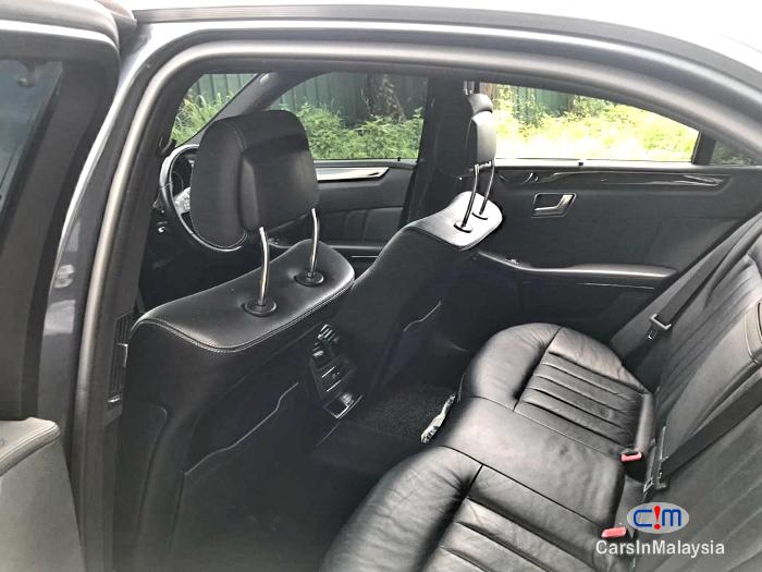 Mercedes Benz E200 CGI 2.0-LITER CGI LUXURY SEDAN TURBO Automatic 2014 - image 4