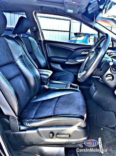 Honda Odyssey 2.4-Liter Luxury Family MPV 7 Seater Automatic 2014 - image 12