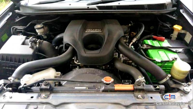 Isuzu D-Max 2.5-LITER 4x4 DOUBLE CAB DIESEL TURBO Manual 2017 in Malaysia