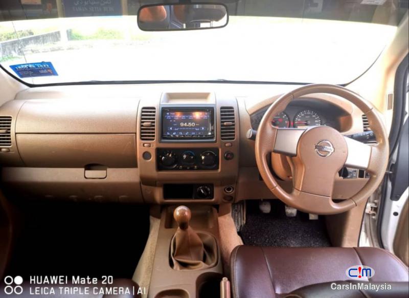 Nissan Navara 2.5-LITER 4WD DOUBLE CAB DIESEL Manual 2015 - image 10