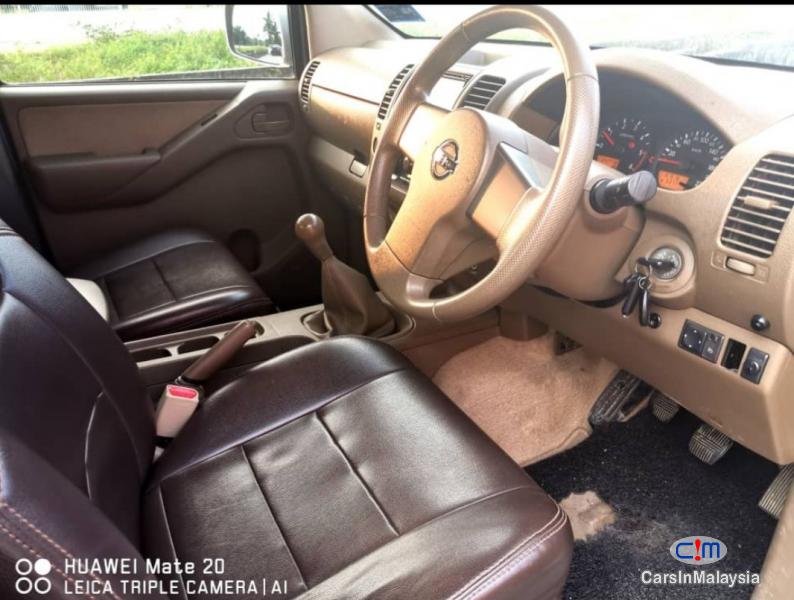 Nissan Navara 2.5-LITER 4WD DOUBLE CAB DIESEL Manual 2015 - image 11